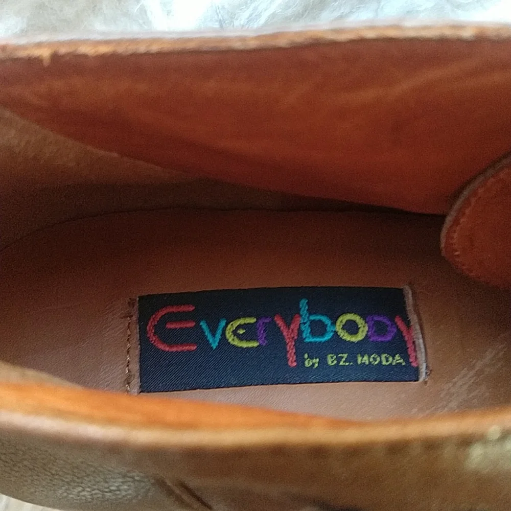 Everybody by B.Z. Moda Slip on Heeled Leather Shoes - Picture 3 of 11